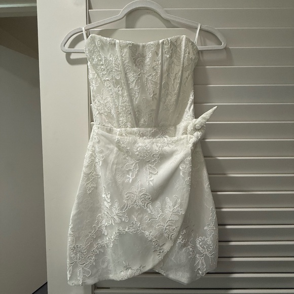 V. Chapman White Mini Dress - Picture 2 of 2
